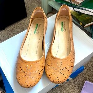 BareTraps memory foam flats